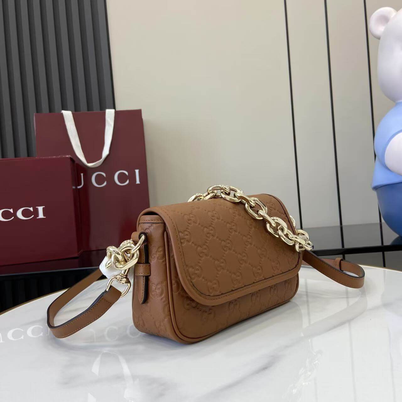 GG Emblem small shoulder bag