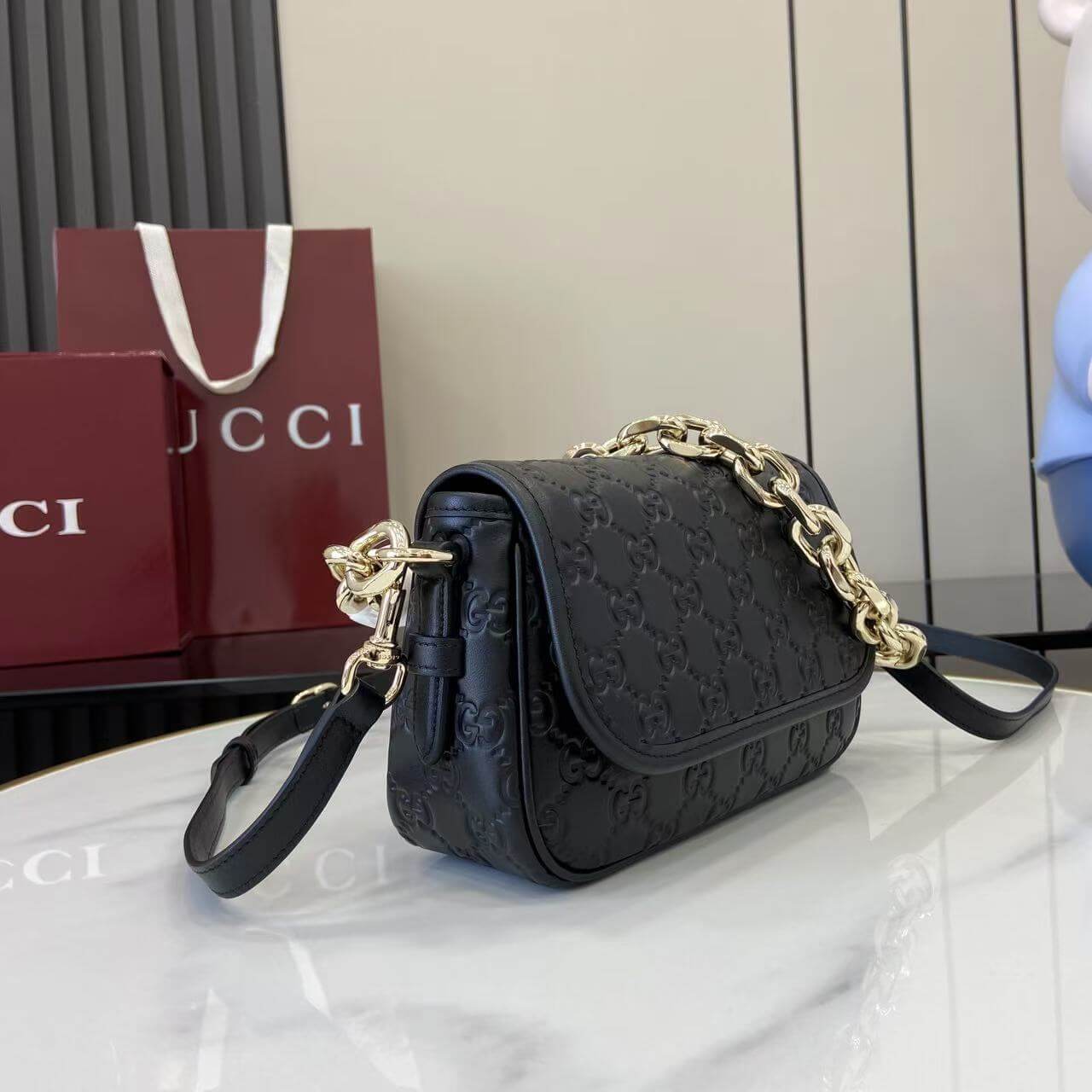 GG Emblem small shoulder bag