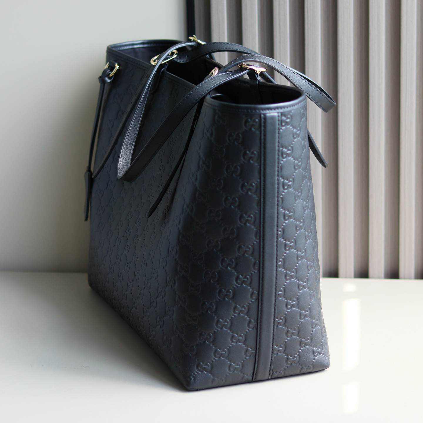 GG Emblem large tote bag