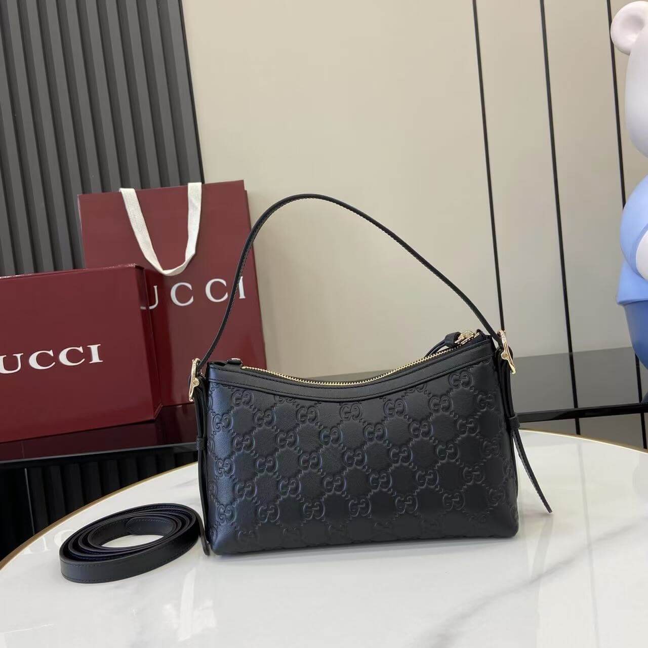GG Emblem small shoulder bag