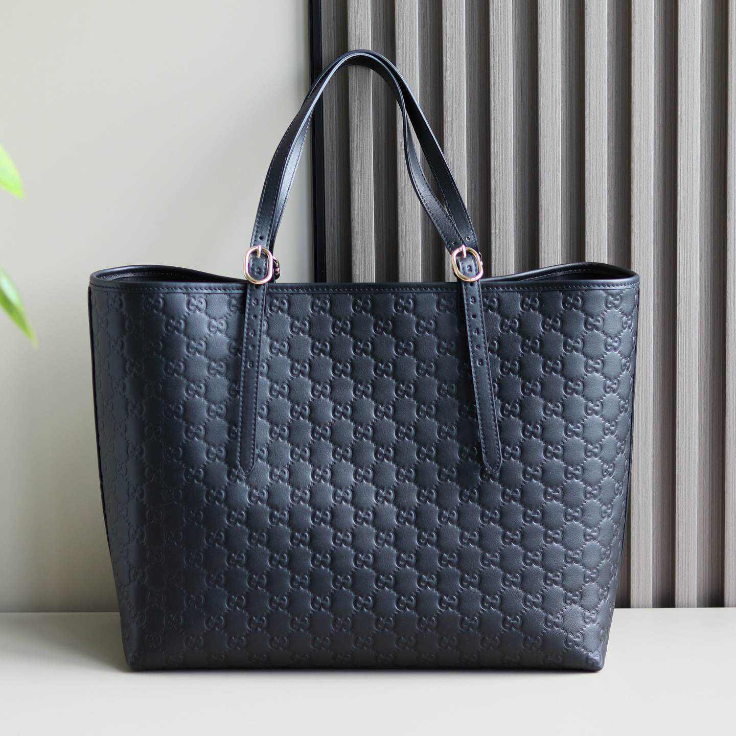 GG Emblem large tote bag