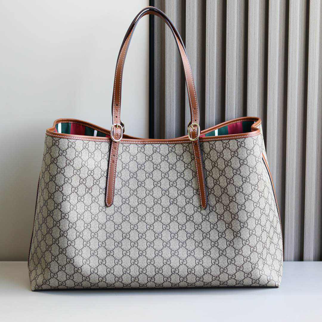 GG Emblem large tote bag