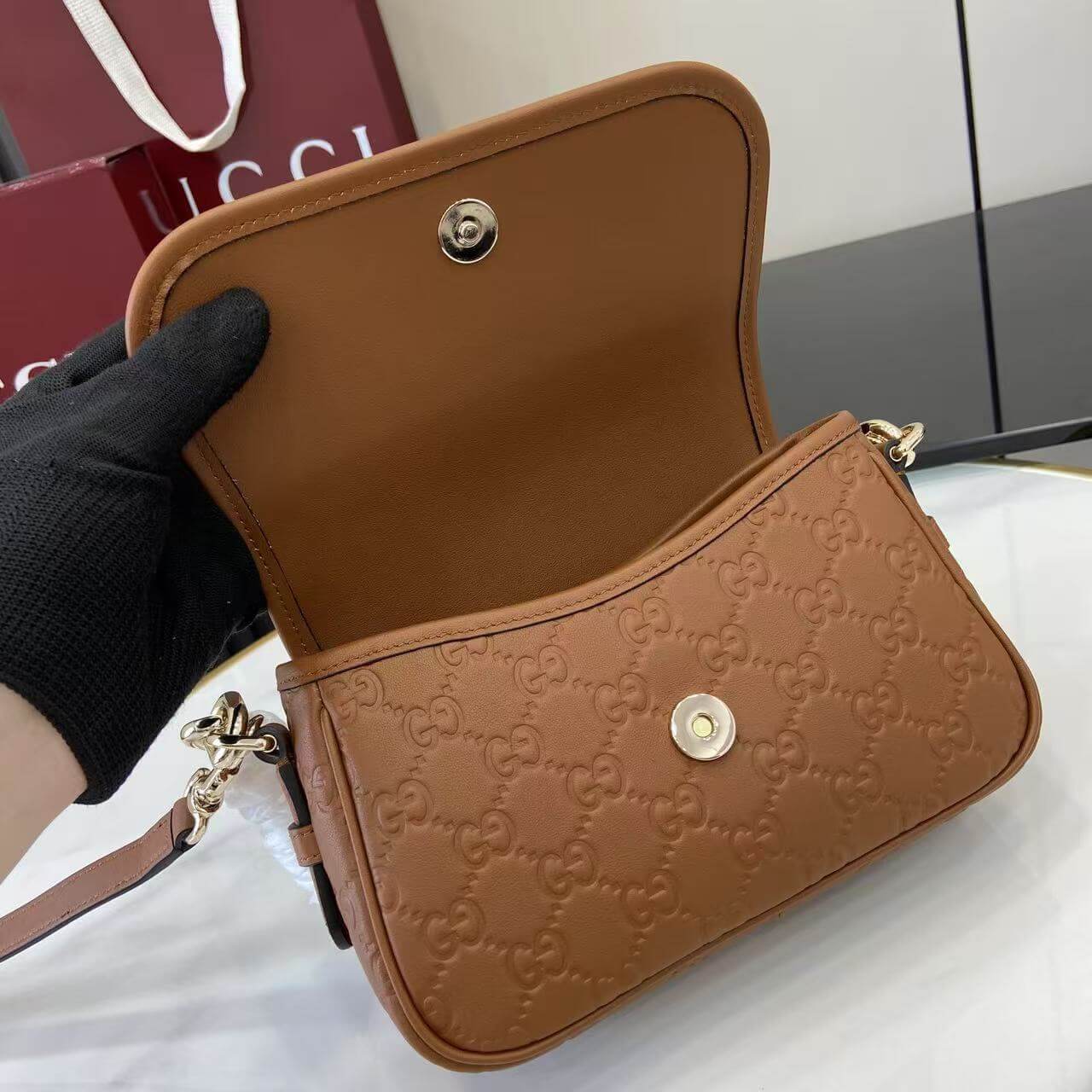 GG Emblem small shoulder bag