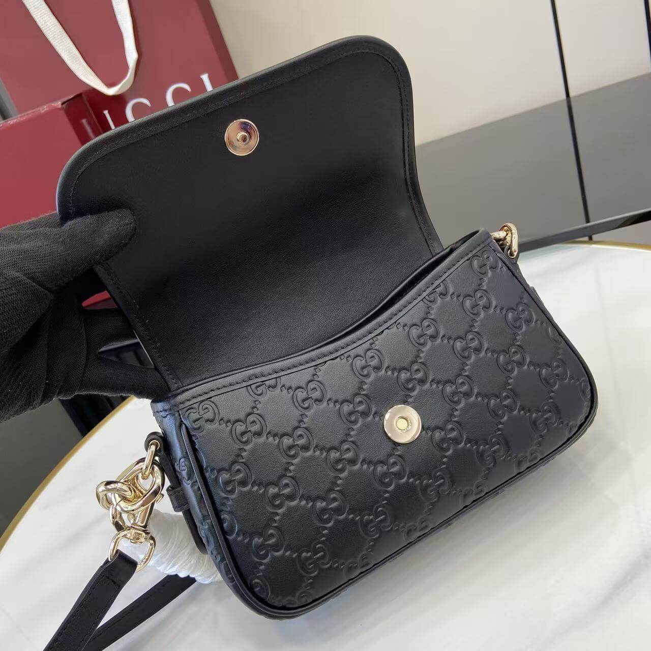 GG Emblem small shoulder bag