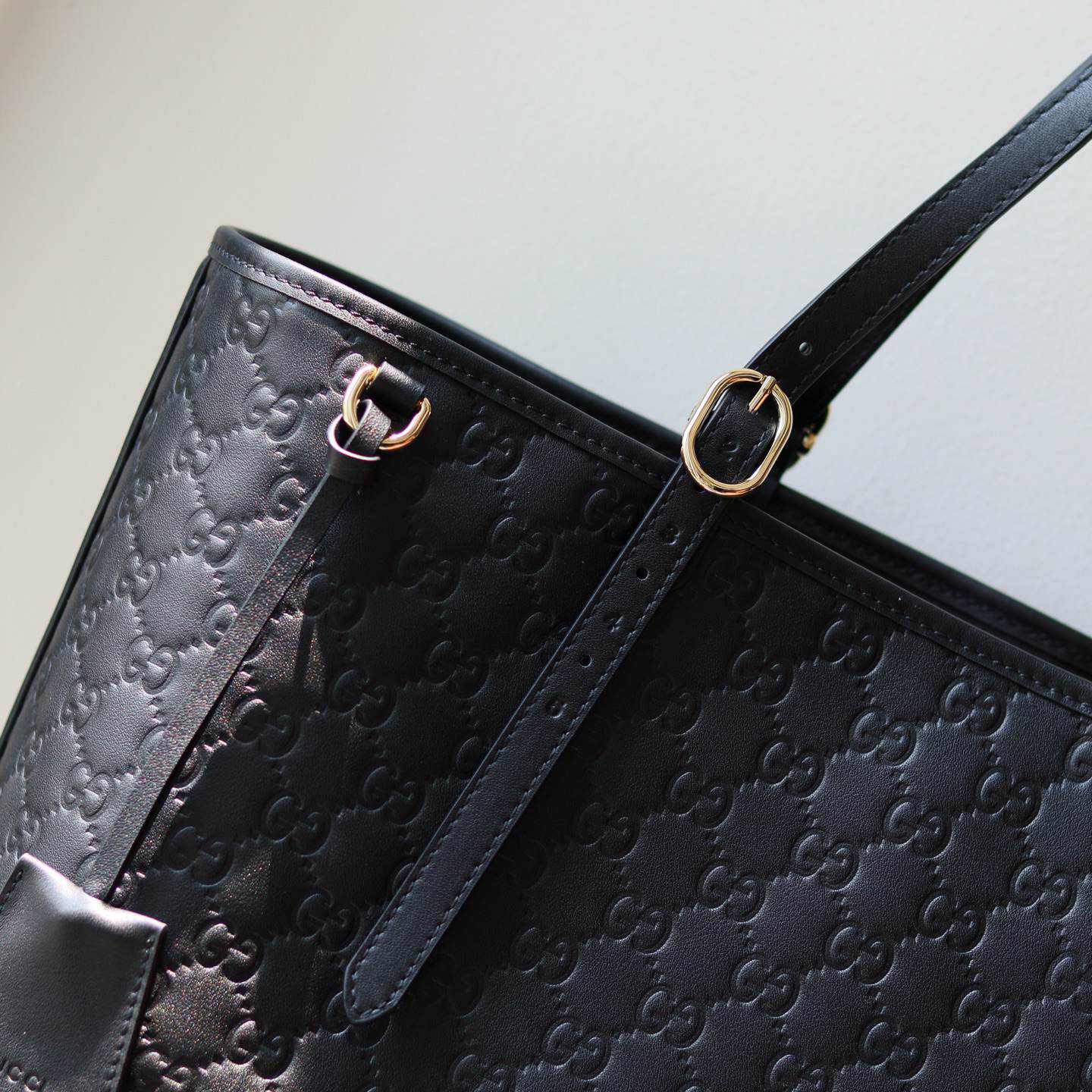 GG Emblem large tote bag
