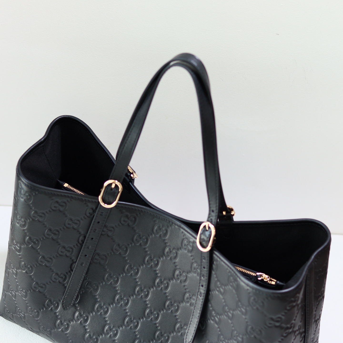 GG Emblem large tote bag