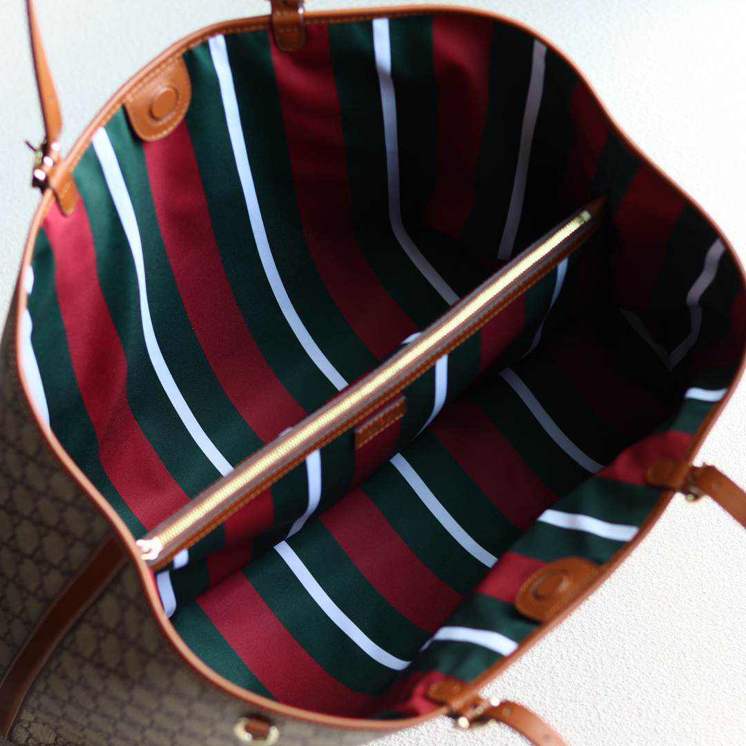 GG Emblem large tote bag