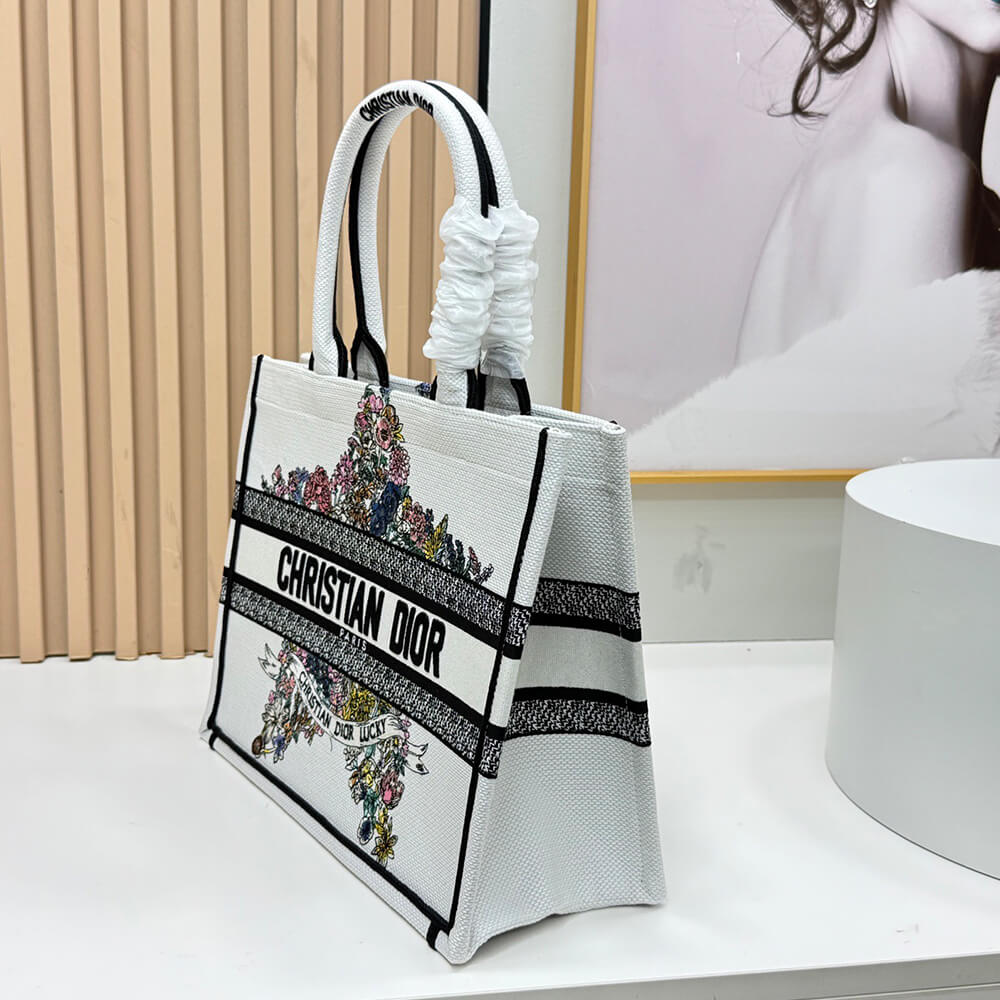 D10r Lucky Medium D10r Book Tote