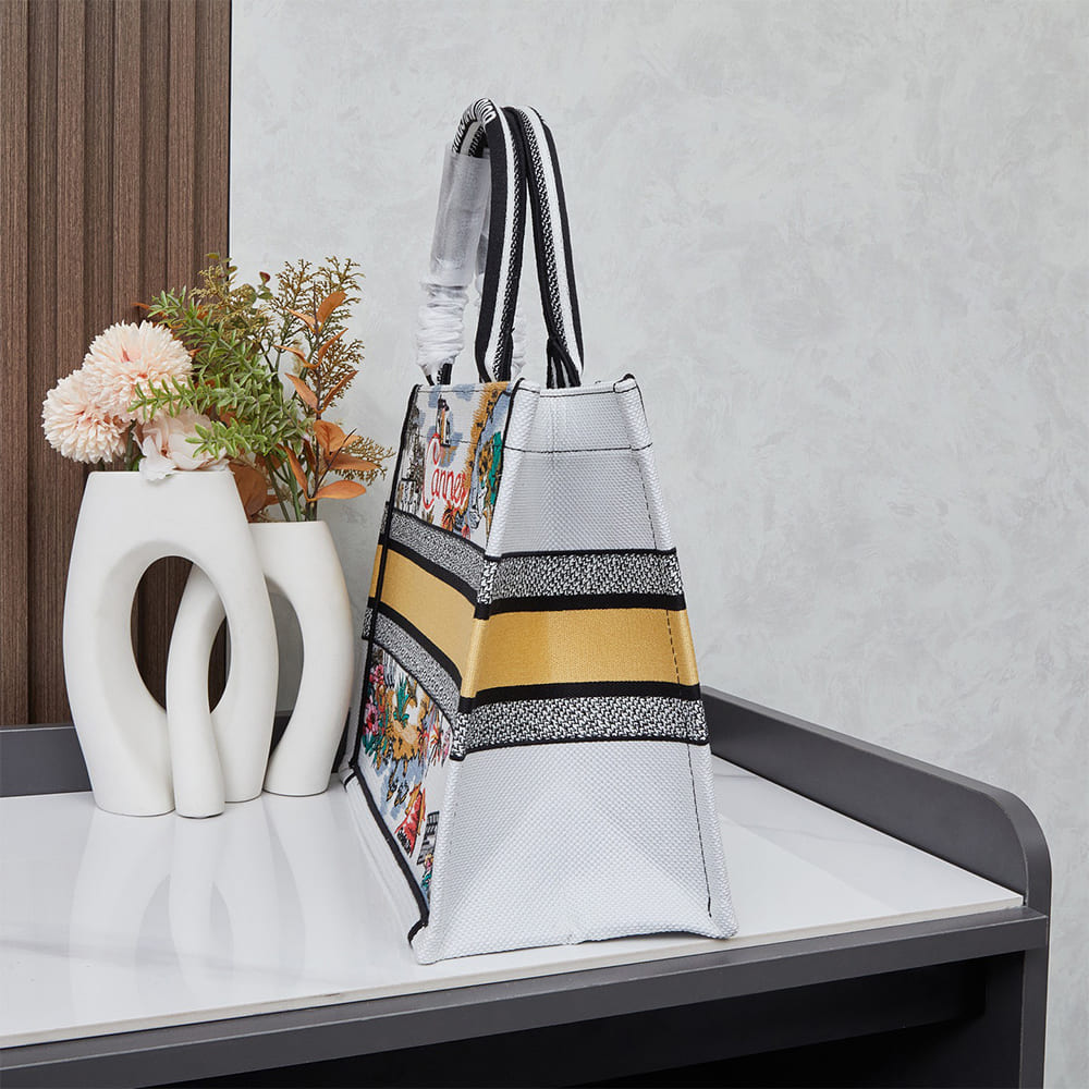 D10r Souvenir Medium D10r Book Tote