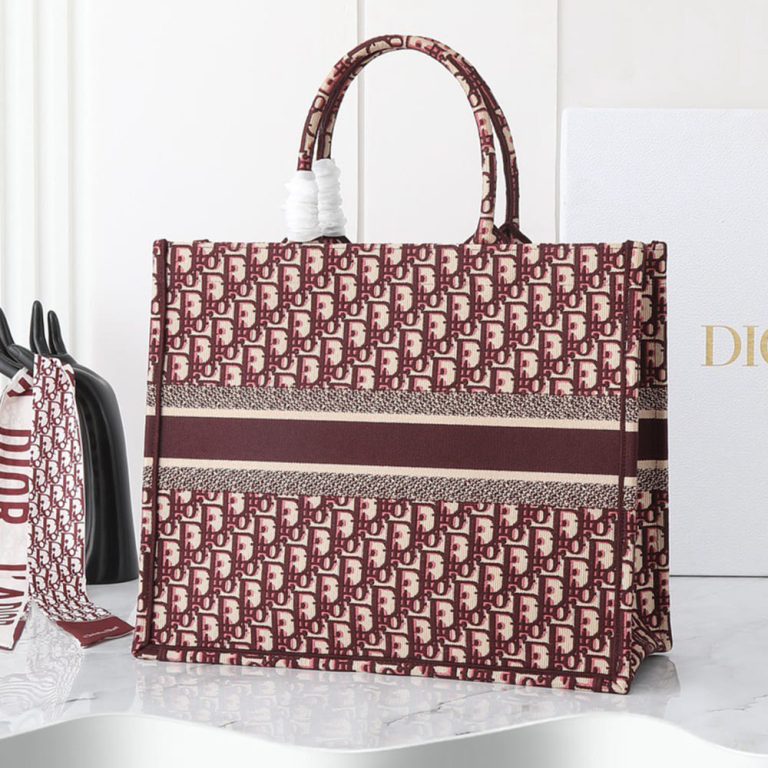D10r Large D10r Book Tote