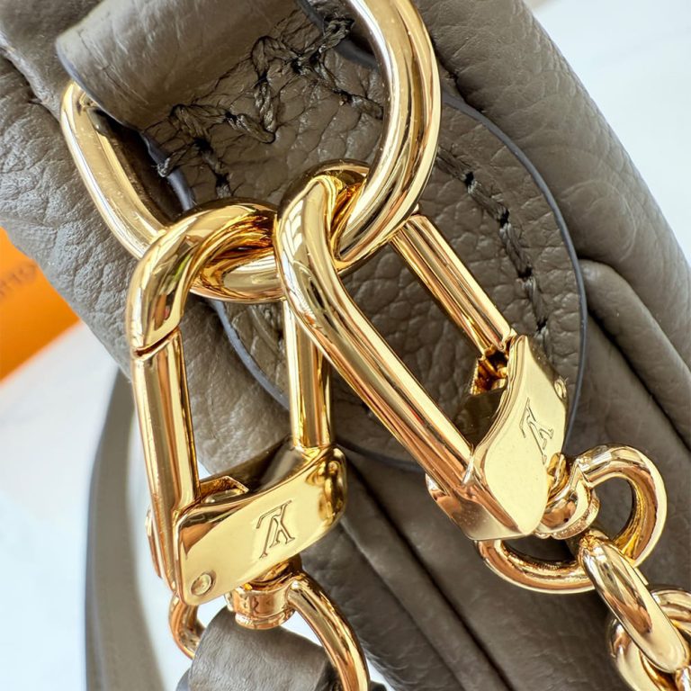 LV Pochette Liv