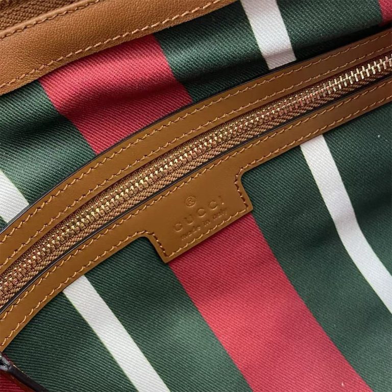 GG Emblem medium shoulder bag
