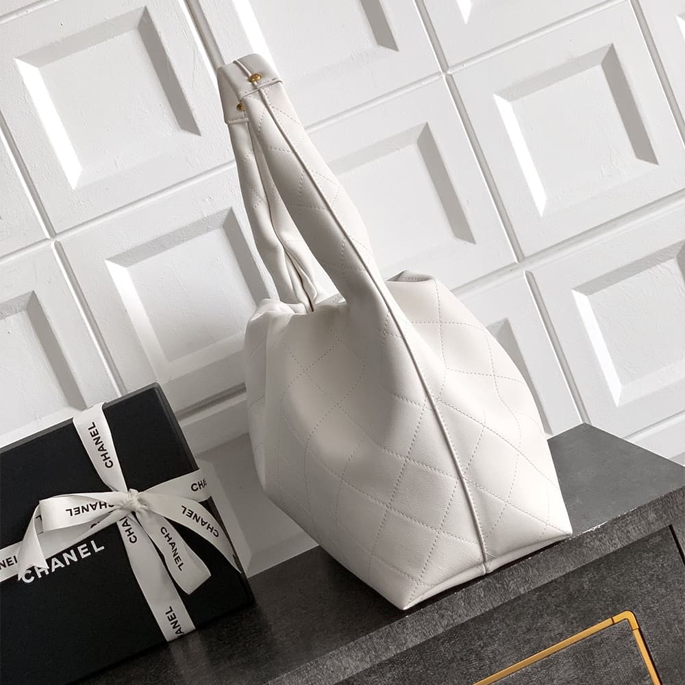 Ch**el LARGE HOBO BAG(HIGH-END GRADE)