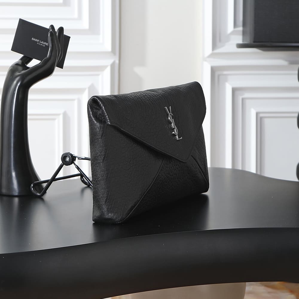 Y51 CASSANDRE large envelope pouch in lambskin