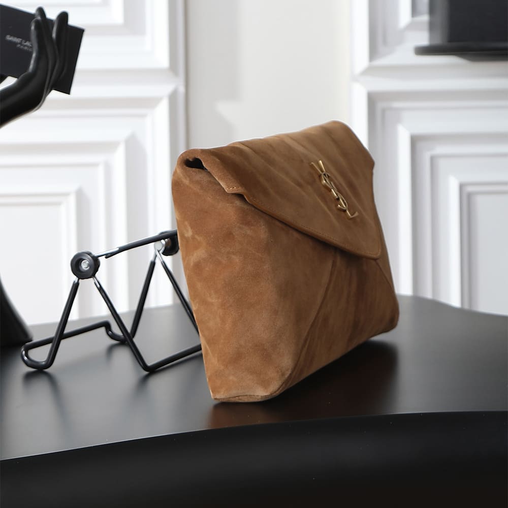 Y51 CASSANDRE large envelope pouch in lambskin