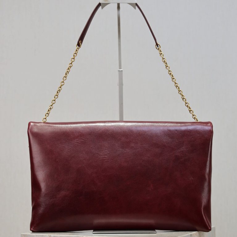 Y51 CASSANDRE XXL envelope pouch on chain in lambskin