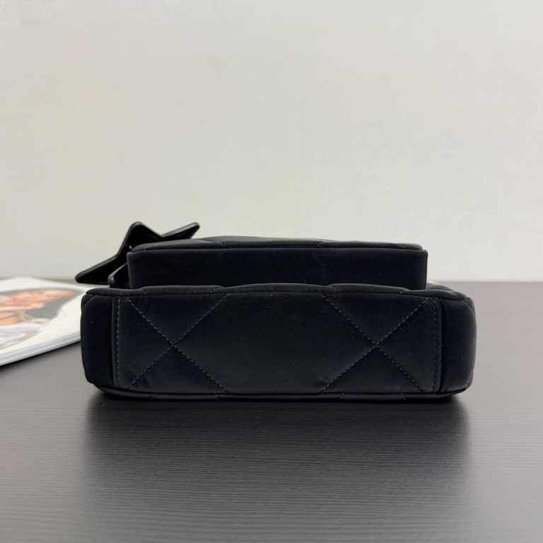Ch**el CLUTCH WITH CHAIN(HIGH-END GRADE)