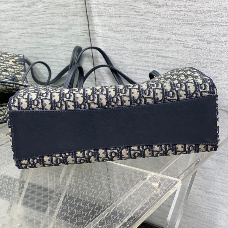 D10r Medium Shopping Bag